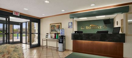 Baymont Inn & Suites Sullivan Lobby
