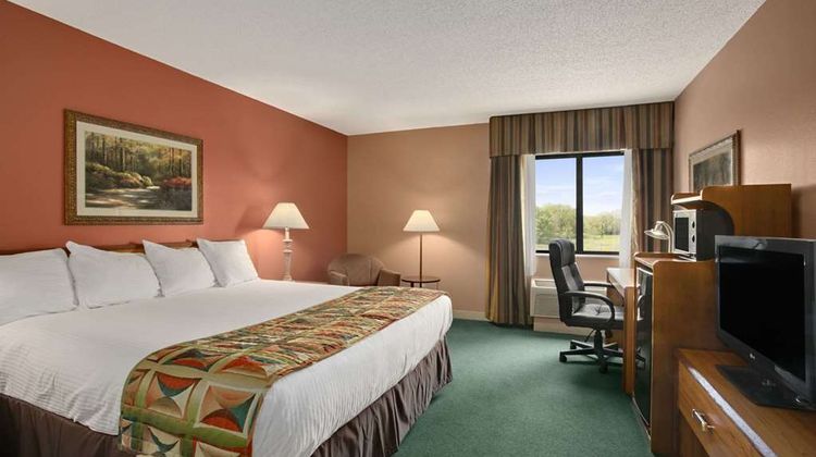Baymont Inn & Suites Sullivan Room