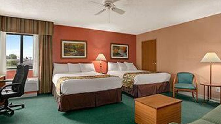 Baymont Inn & Suites Sullivan Room