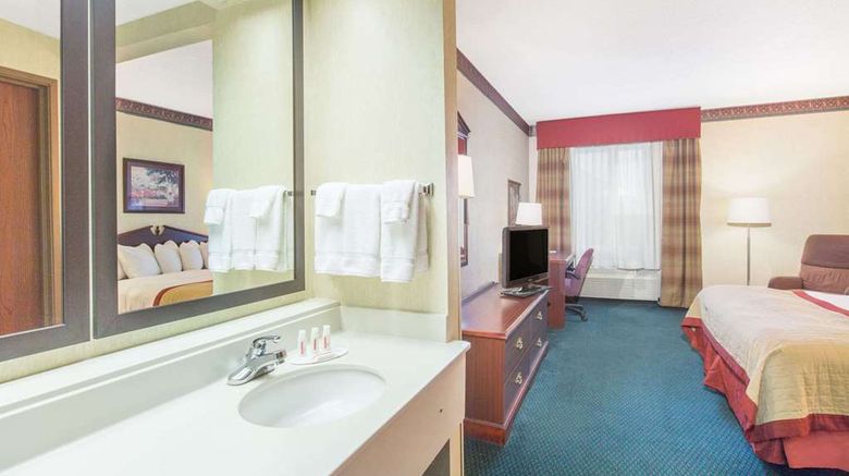 <b>Baymont Inn & Suites Jonesboro Room</b>. Images powered by <a href="https://iceportal.shijigroup.com/" title="IcePortal" target="_blank">IcePortal</a>.