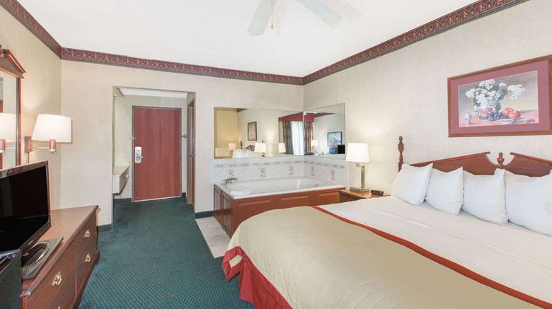 <b>Baymont Inn & Suites Jonesboro Room</b>. Images powered by <a href="https://iceportal.shijigroup.com/" title="IcePortal" target="_blank">IcePortal</a>.