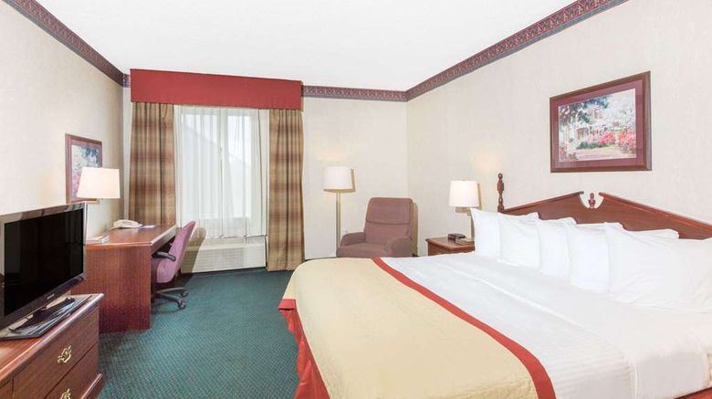 <b>Baymont Inn & Suites Jonesboro Room</b>. Images powered by <a href="https://iceportal.shijigroup.com/" title="IcePortal" target="_blank">IcePortal</a>.