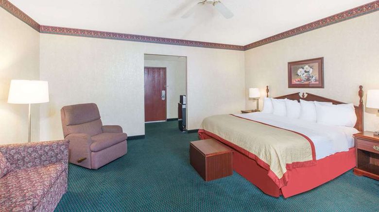 <b>Baymont Inn & Suites Jonesboro Room</b>. Images powered by <a href="https://iceportal.shijigroup.com/" title="IcePortal" target="_blank">IcePortal</a>.