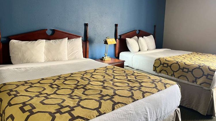 Baymont Inn & Suites Corydon Room