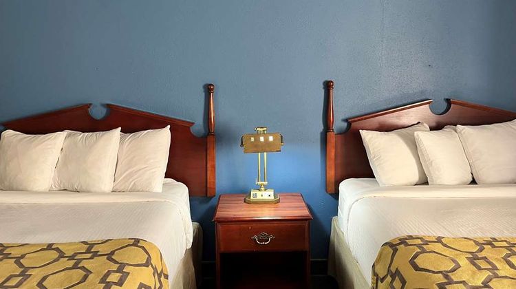 Baymont Inn & Suites Corydon Room