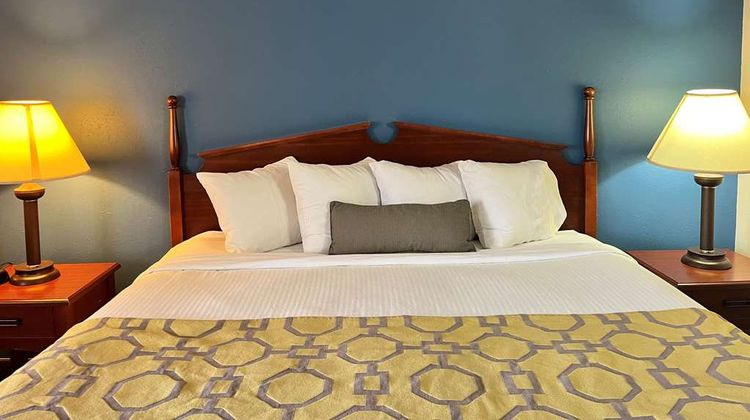 Baymont Inn & Suites Corydon Room