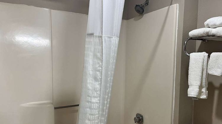 Baymont Inn & Suites Corydon Room