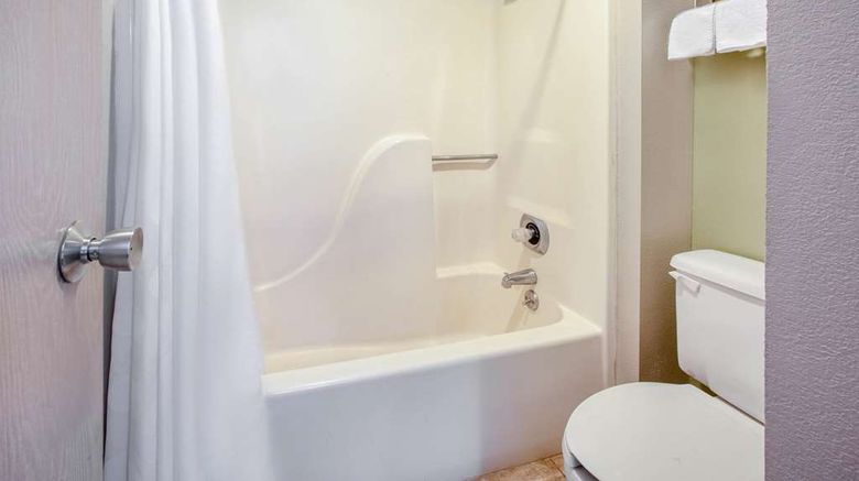 <b>Baymont Inn & Suites Grand Rapids Arpt Room</b>. Images powered by <a href="https://iceportal.shijigroup.com/" title="IcePortal" target="_blank">IcePortal</a>.