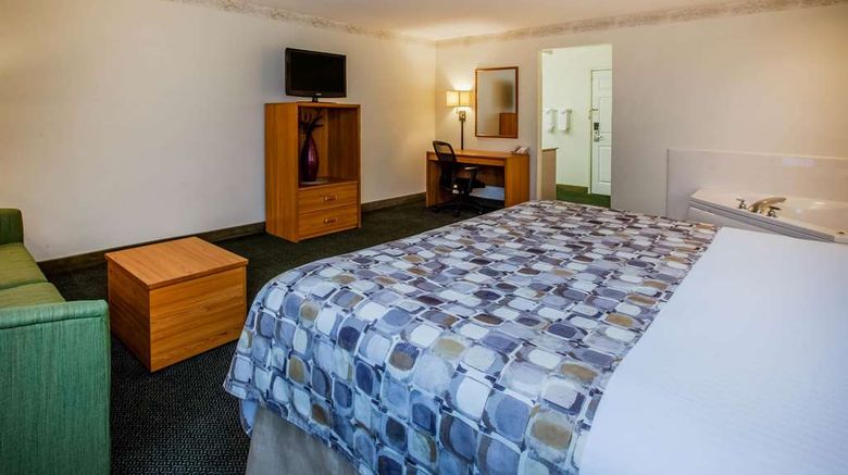 <b>Baymont Inn & Suites Mackinaw City Room</b>. Images powered by <a href="https://iceportal.shijigroup.com/" title="IcePortal" target="_blank">IcePortal</a>.