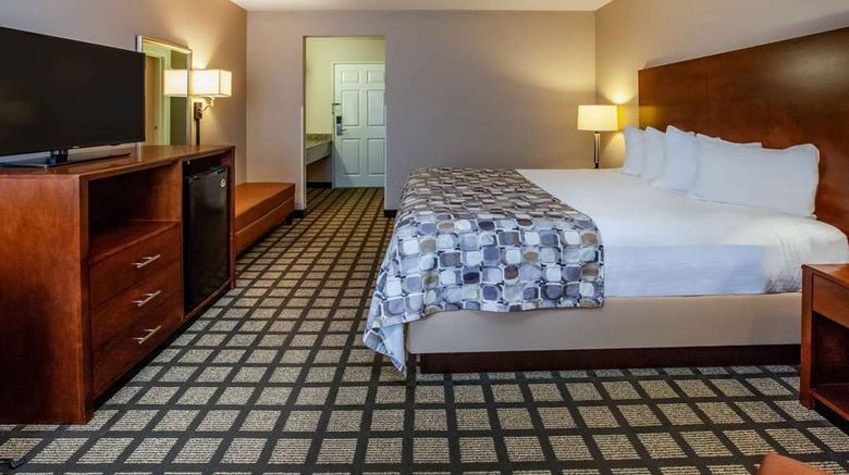 <b>Baymont Inn & Suites Mackinaw City Room</b>. Images powered by <a href="https://iceportal.shijigroup.com/" title="IcePortal" target="_blank">IcePortal</a>.