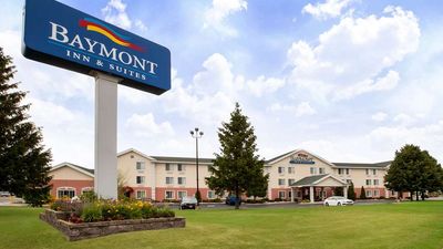 Baymont Inn & Suites Mackinaw City