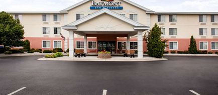 Baymont Inn & Suites Mackinaw City Exterior