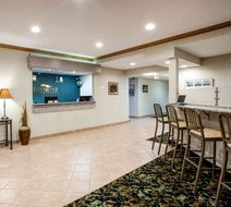 Baymont Inn & Suites Mackinaw City Lobby