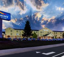 Baymont Inn & Suites Mackinaw City Exterior