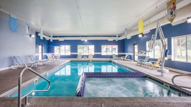 <b>Baymont Inn & Suites Mackinaw City Pool</b>. Images powered by <a href="https://iceportal.shijigroup.com/" title="IcePortal" target="_blank">IcePortal</a>.