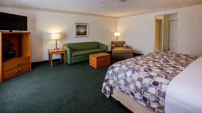 <b>Baymont Inn & Suites Mackinaw City Suite</b>. Images powered by <a href="https://iceportal.shijigroup.com/" title="IcePortal" target="_blank">IcePortal</a>.