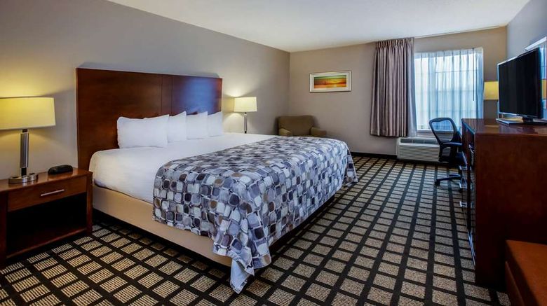 <b>Baymont Inn & Suites Mackinaw City Room</b>. Images powered by <a href="https://iceportal.shijigroup.com/" title="IcePortal" target="_blank">IcePortal</a>.