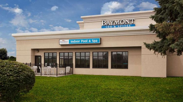 Baymont Inn & Suites St. Joseph Exterior