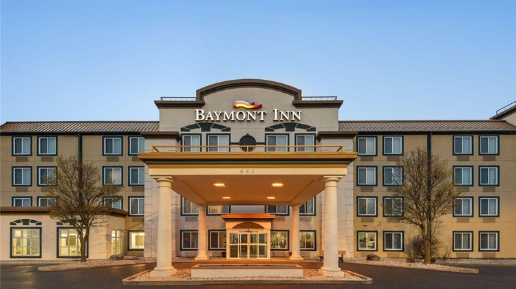Baymont Inn & Suites Rockford Exterior