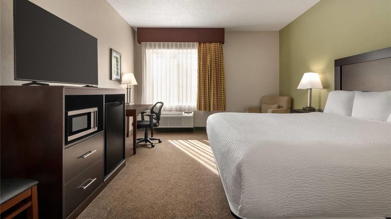 <b>Baymont Inn & Suites Rockford Room</b>. Images powered by <a href="https://iceportal.shijigroup.com/" title="IcePortal" target="_blank">IcePortal</a>.
