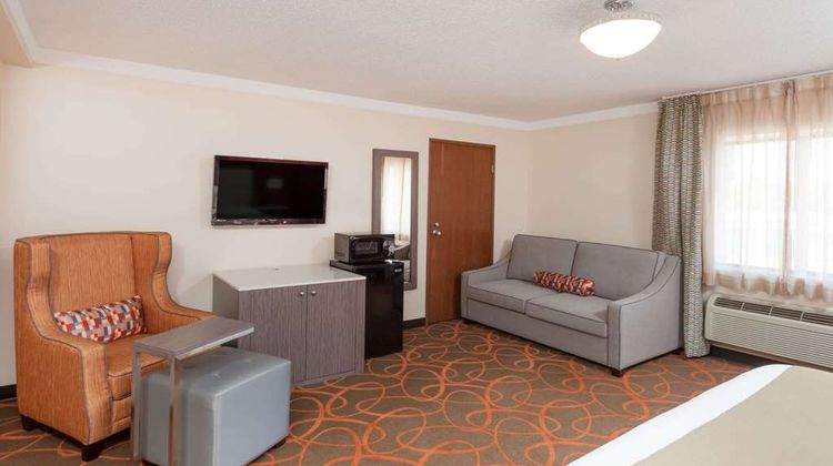 Baymont Inn & Suites Chicago/Alsip Suite