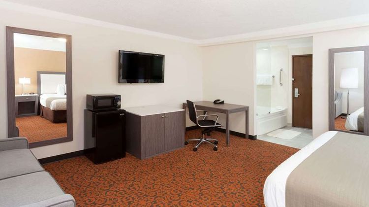 Baymont Inn & Suites Chicago/Alsip Suite