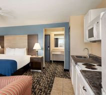 Baymont Inn & Suites Ft. Leonard Room