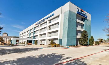 Baymont Inn & Suites Arlington