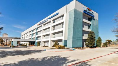 Baymont Inn & Suites Arlington