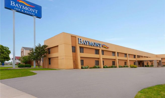 Baymont Inn & Suites Green Bay Exterior