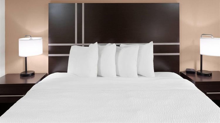 Baymont Inn & Suites Green Bay Room