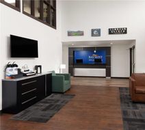 Baymont Inn & Suites Green Bay Lobby