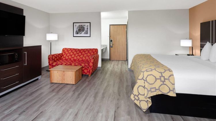 Baymont Inn & Suites Green Bay Suite