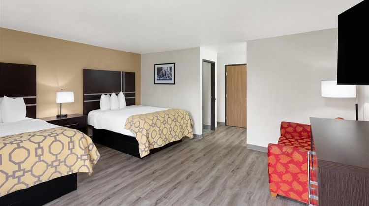 Baymont Inn & Suites Green Bay Suite