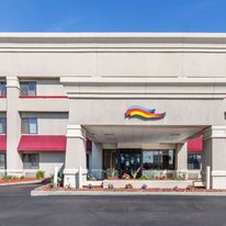 Baymont Inn & Suites Detroit/Roseville