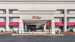 Baymont Inn & Suites Detroit/Roseville