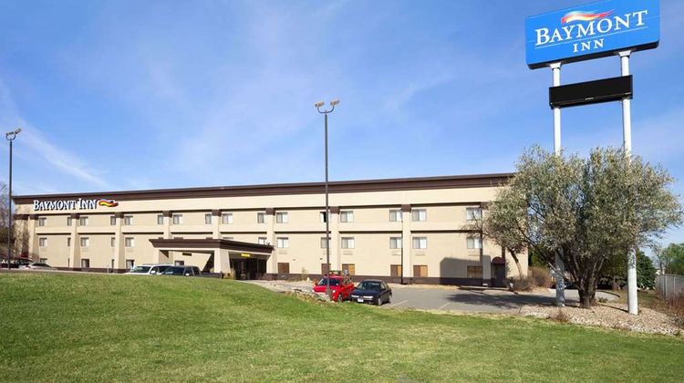 Baymont Inn & Suites Sioux Falls Exterior