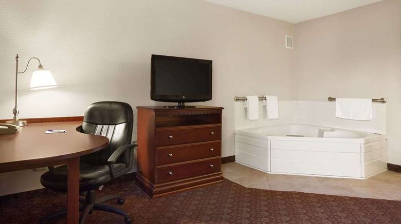 <b>Baymont Inn & Suites Sioux Falls Suite</b>. Images powered by <a href="https://iceportal.shijigroup.com/" title="IcePortal" target="_blank">IcePortal</a>.