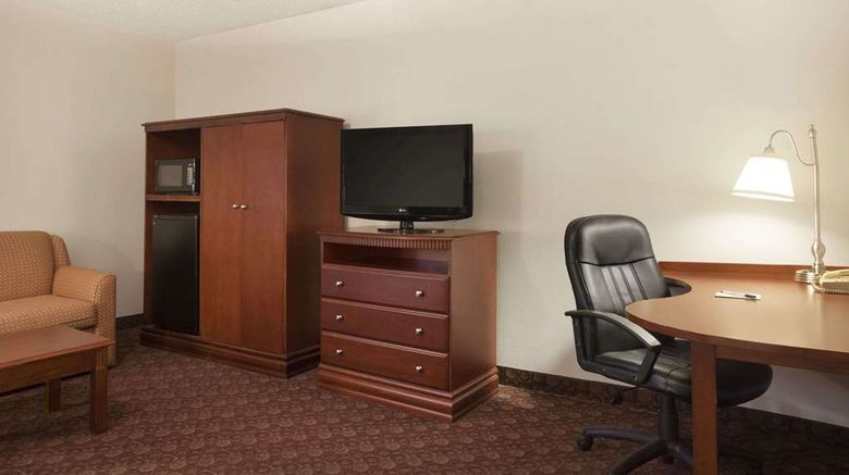 <b>Baymont Inn & Suites Sioux Falls Suite</b>. Images powered by <a href="https://iceportal.shijigroup.com/" title="IcePortal" target="_blank">IcePortal</a>.