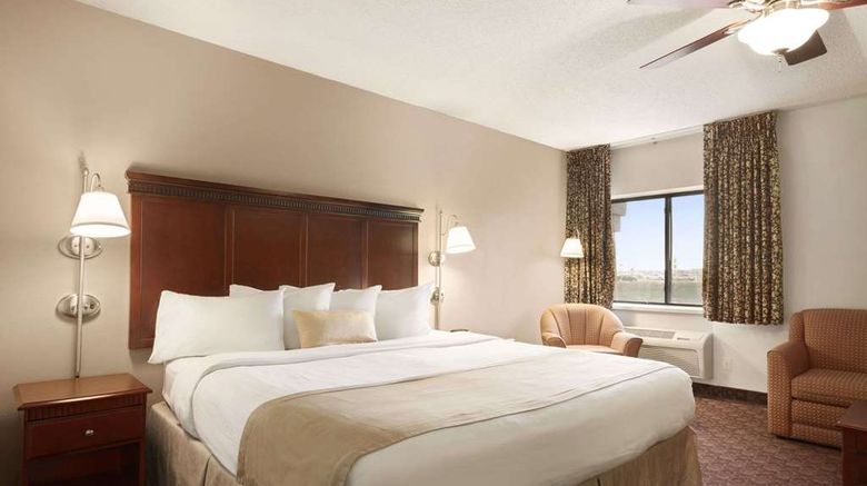 <b>Baymont Inn & Suites Sioux Falls Suite</b>. Images powered by <a href="https://iceportal.shijigroup.com/" title="IcePortal" target="_blank">IcePortal</a>.