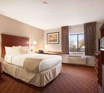 Baymont Inn & Suites Sioux Falls Room