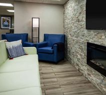 Baymont Inn & Suites Traverse City Lobby