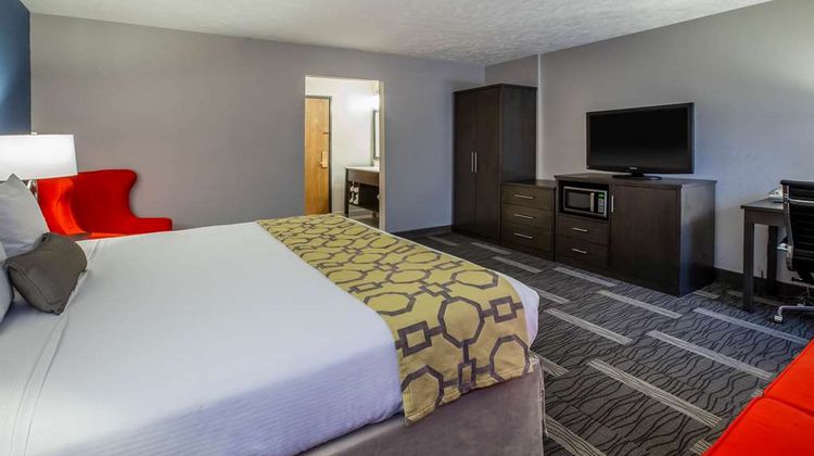 Baymont Inn & Suites Traverse City Suite