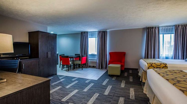 Baymont Inn & Suites Traverse City Suite