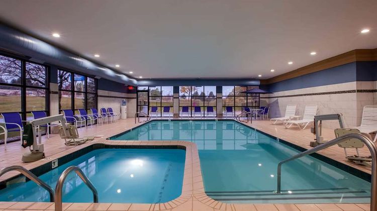 Baymont Inn & Suites Traverse City Pool