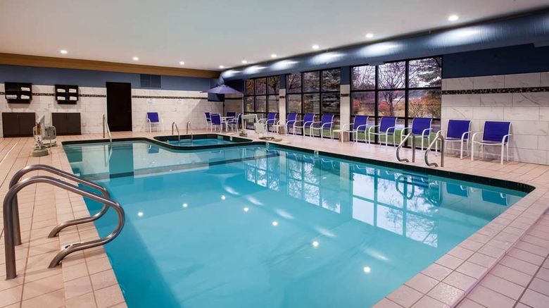 <b>Baymont Inn & Suites Traverse City Pool</b>. Images powered by <a href="https://iceportal.shijigroup.com/" title="IcePortal" target="_blank">IcePortal</a>.