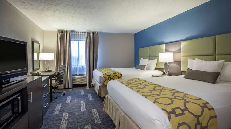 Baymont Inn & Suites Traverse City Room