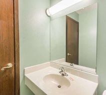 Days Inn & Suites Youngstown/Girard Room