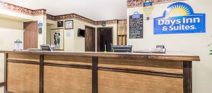 Days Inn & Suites Youngstown/Girard Lobby