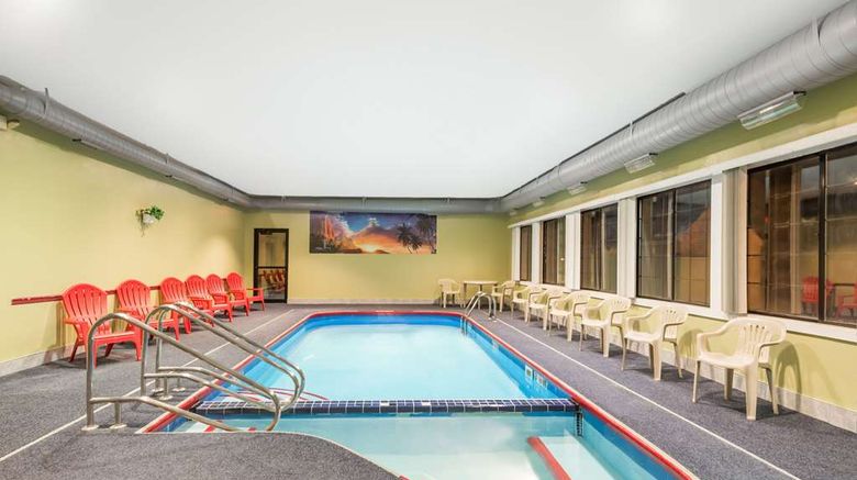 <b>Days Inn & Suites Youngstown/Girard Pool</b>. Images powered by <a href="https://iceportal.shijigroup.com/" title="IcePortal" target="_blank">IcePortal</a>.